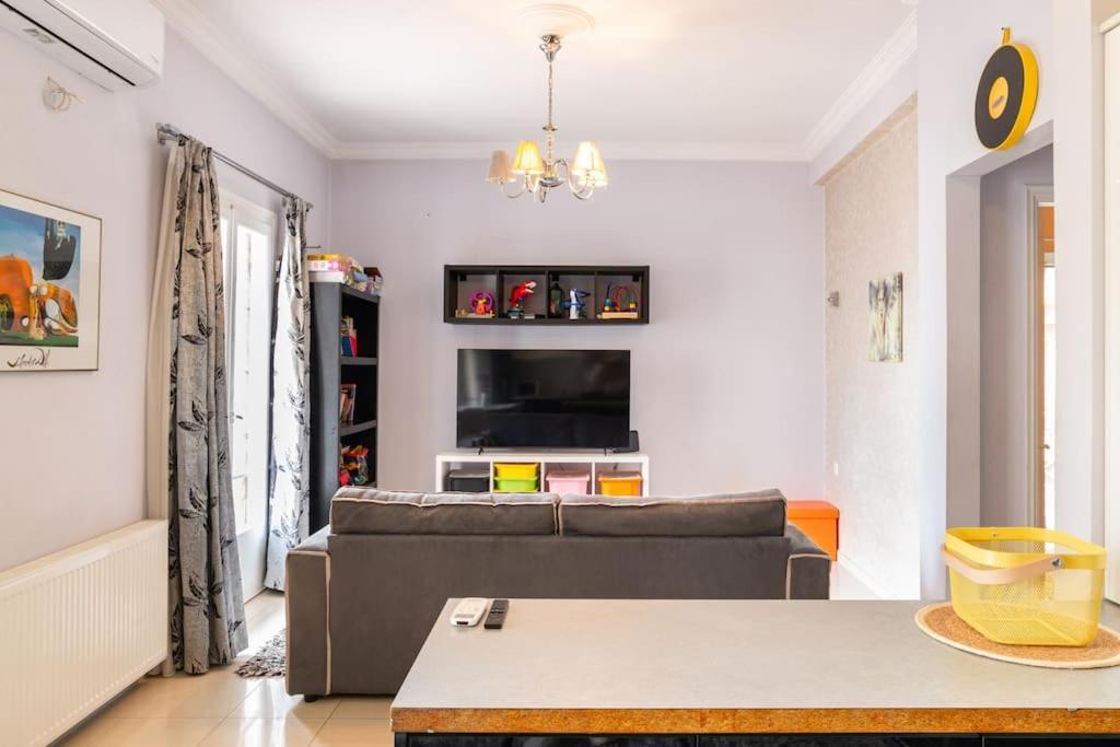 Apartment With Terrace In Piraiki Piraeus Bagian luar foto