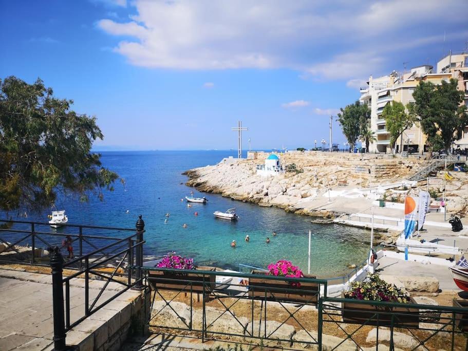 Apartment With Terrace In Piraiki Piraeus Bagian luar foto