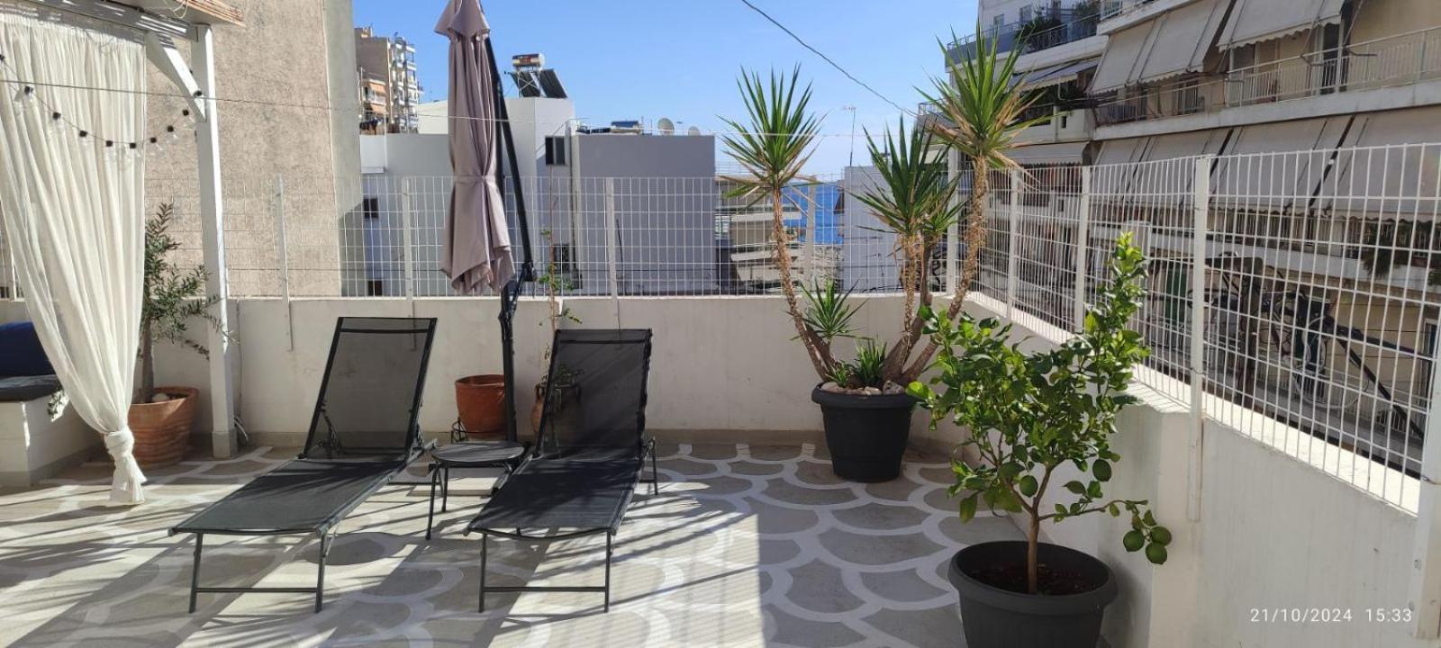 Apartment With Terrace In Piraiki Piraeus Bagian luar foto